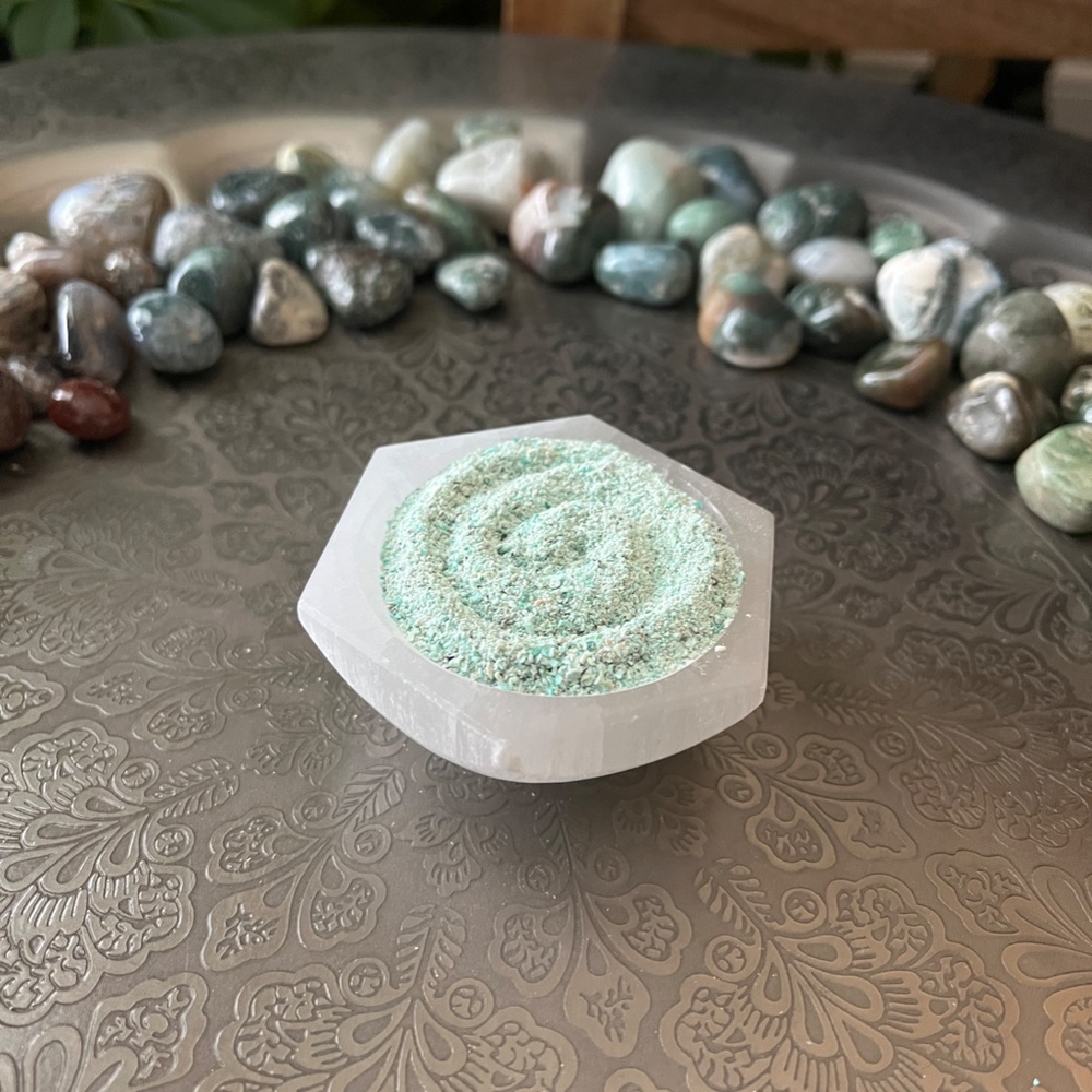 Mini White Selenite Hexagon Bowl - Picture 7 of 8